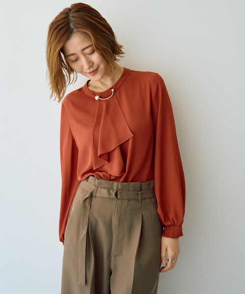 YECCA VECCA（イェッカヴェッカ）の「パールブローチ付きボウタイブラウス（シャツ/ブラウス・レディース・ブラック/アイボリー/レッド・FREE）」の19枚目の写真