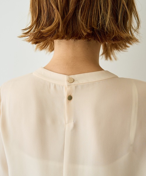 YECCA VECCA（イェッカヴェッカ）の「パールブローチ付きボウタイブラウス（シャツ/ブラウス・レディース・ブラック/アイボリー/レッド・FREE）」の12枚目の写真