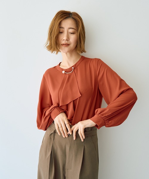 YECCA VECCA（イェッカヴェッカ）の「パールブローチ付きボウタイブラウス（シャツ/ブラウス・レディース・ブラック/アイボリー/レッド・FREE）」の18枚目の写真