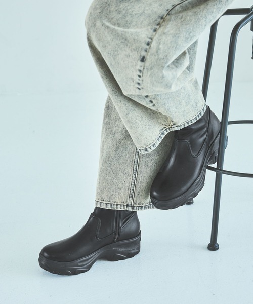 LAKOLE(ラコレ)の「ストレッチスニーカーブーツ / 581016(ブーツ・レディース・オフホワイト/ブラック・LARGE/MEDIUM)」の2枚目の写真