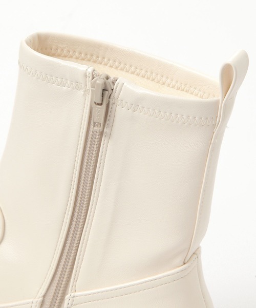 LAKOLE(ラコレ)の「ストレッチスニーカーブーツ / 581016(ブーツ・レディース・オフホワイト/ブラック・LARGE/MEDIUM)」の11枚目の写真