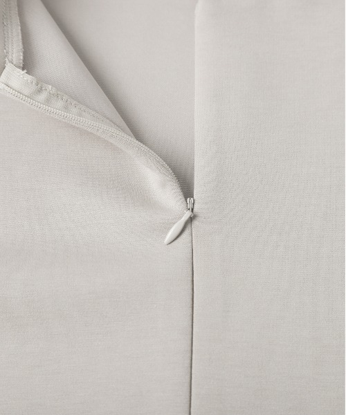 La-gemme（ラジェム）の「フロントジッププルオーバー（Tシャツ/カットソー・レディース・ブラック/グレー/ベージュ・フリー）」の6枚目の写真