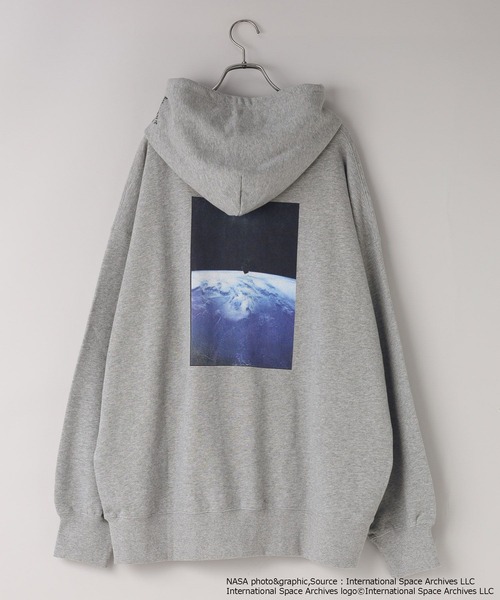 LOWRYS FARM（ローリーズファーム）の「【LFM(U)】NASAスウェットフーディー　 598337（Tシャツ/カットソー・メンズ・グレー/ホワイト・MEDIUM/LARGE）」の3枚目の写真