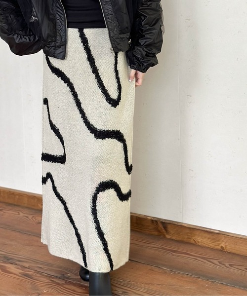 Per sist ence(パーシエンス)の「ラインジャガードタイトスカート(スカート・レディース・アイボリー/ブラック/グレー・ONE SIZE)」の3枚目の写真