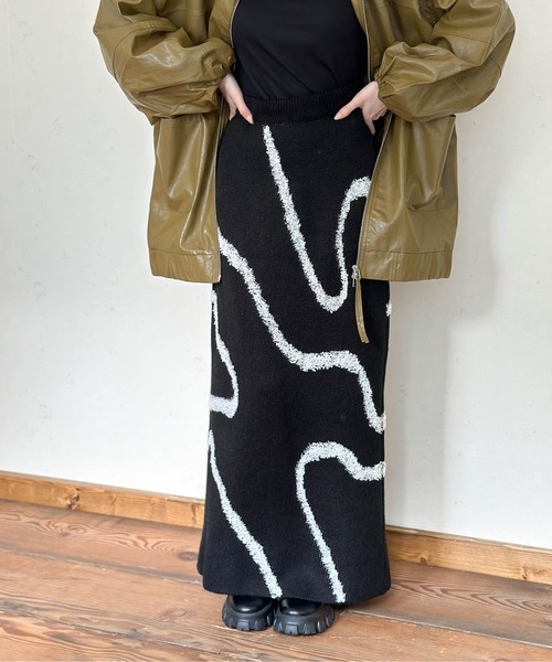 Per sist ence(パーシエンス)の「ラインジャガードタイトスカート(スカート・レディース・アイボリー/ブラック/グレー・ONE SIZE)」の1枚目の写真