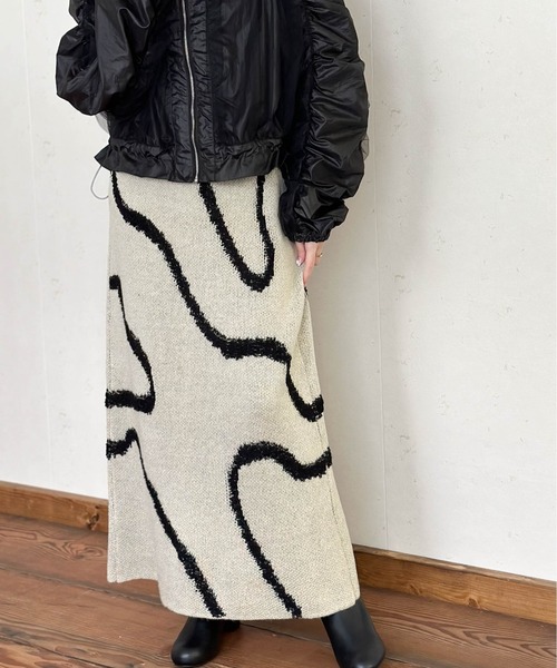 Per sist ence(パーシエンス)の「ラインジャガードタイトスカート(スカート・レディース・アイボリー/ブラック/グレー・ONE SIZE)」の6枚目の写真
