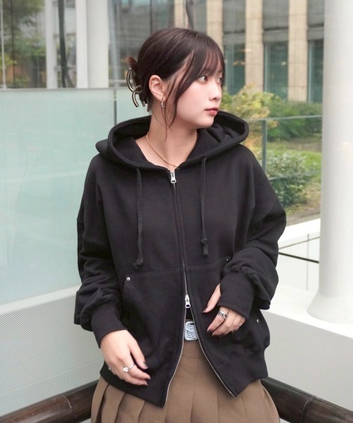 INTER FACTORY（インターファクトリー）の「kurumi - スタッズ付きZIP