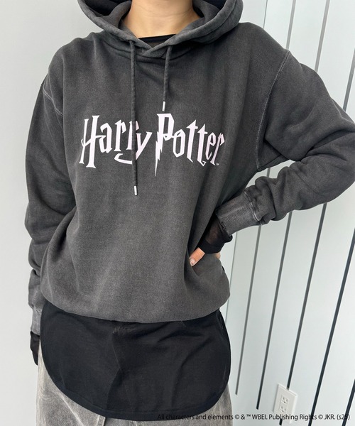 Ameri（アメリ）の「Harry Potter PIGMENT HOODIE（パーカー・レディース・ブラック・SMALL/MEDIUM）」の22枚目の写真