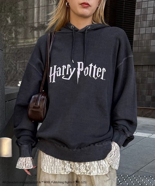 Ameri（アメリ）の「Harry Potter PIGMENT HOODIE（パーカー・レディース・ブラック・SMALL/MEDIUM）」の10枚目の写真