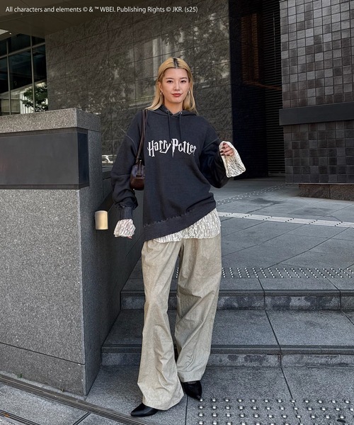 Ameri（アメリ）の「Harry Potter PIGMENT HOODIE（パーカー・レディース・ブラック・SMALL/MEDIUM）」の11枚目の写真