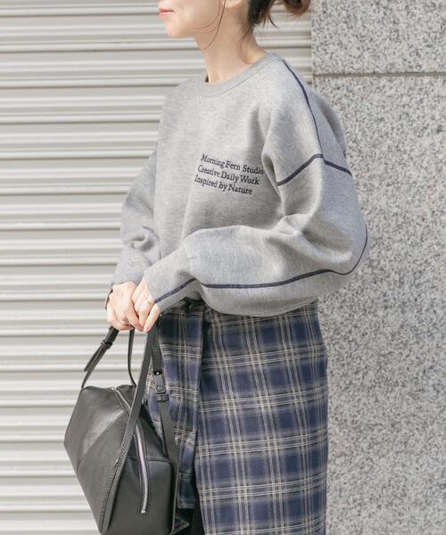 ITEMS URBANRESEARCH（アイテムズ アーバンリサーチ）の「スウェットライククルーネックニット（ニット/セーター・レディース・レッド/グレー/ブラック/アイボリー・FREE）」の5枚目の写真