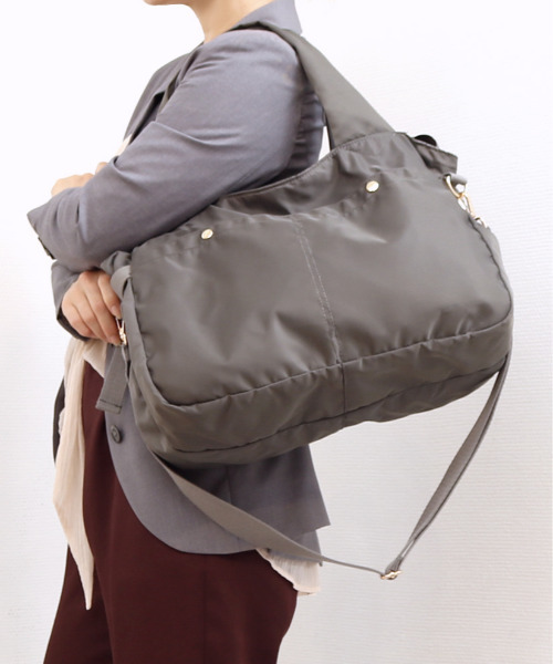 cache cache(カシュ カシュ)の「カシュカシュ cachecache / ナイロンタウン2wayボストンバッグ(ボストンバッグ・レディース・ブラウン/ネイビー/ブラック/グレー・FREE)」の7枚目の写真