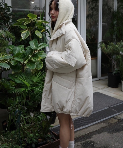 JUMELLE(ジュメロ)の「モンスターコート(ダウンジャケット/コート・レディース・ベージュ/ブラック・FREE)」の1枚目の写真