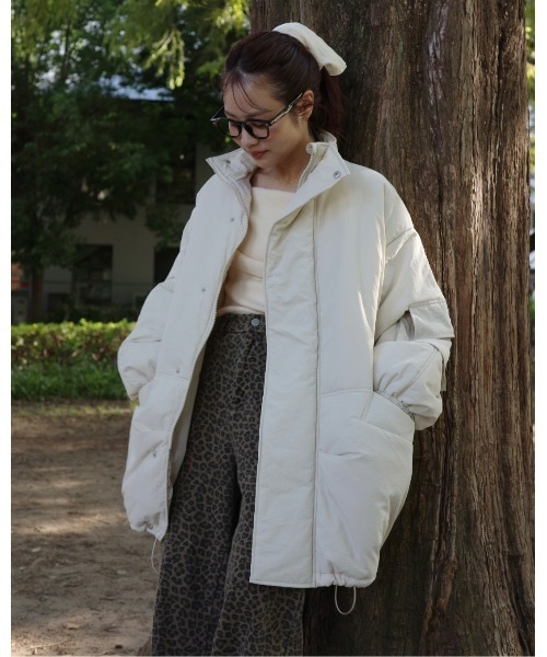 JUMELLE(ジュメロ)の「モンスターコート(ダウンジャケット/コート・レディース・ベージュ/ブラック・FREE)」の11枚目の写真