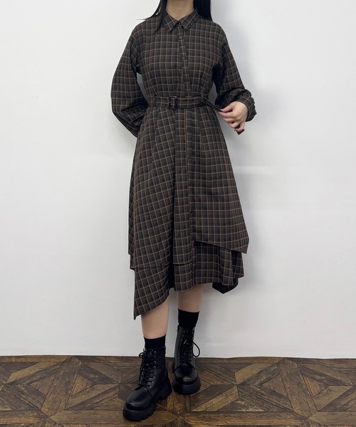 NICOLE CLUB(ニコル クラブ)の「イレヘムアシメワンピース(ワンピース・レディース・ネイビー系/ブルー/ブラウン系・MEDIUM)」の4枚目の写真