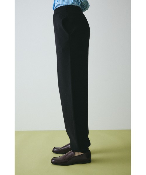 HeRIN.CYE(ヘリンドットサイ)の「Cocoon knit pants コクーンニットパンツ(その他パンツ・レディース・オフホワイト/ブラック・38/36)」の4枚目の写真