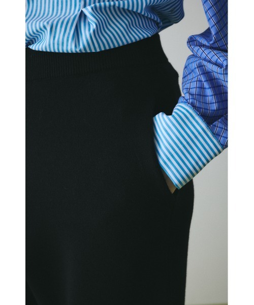 HeRIN.CYE(ヘリンドットサイ)の「Cocoon knit pants コクーンニットパンツ(その他パンツ・レディース・オフホワイト/ブラック・38/36)」の8枚目の写真