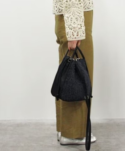 CACHELLIE（カシェリエ）の「F/FUR 2WAY TOTE（ショルダーバッグ・レディース・ブラック/アイボリー・FREE）」の11枚目の写真