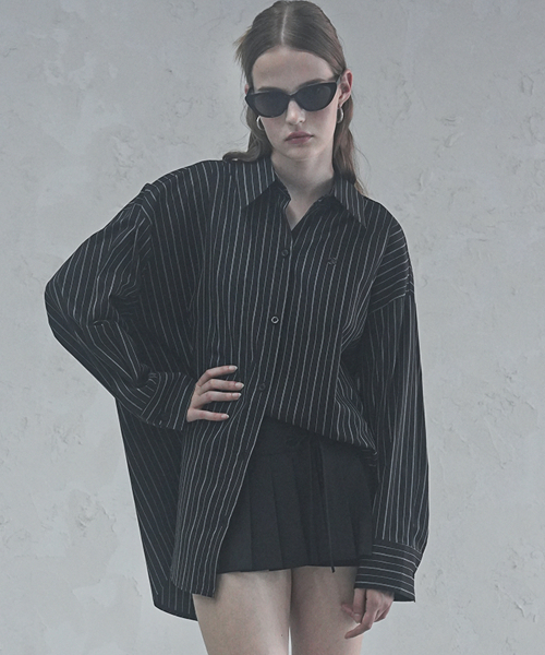 AVANDRESS(アバンドレス )の「Excel Stripe Overfit Shirt - 3COL(シャツ/ブラウス・レディース・チャコール/ブラック/スカイブルー・FREE)」の4枚目の写真