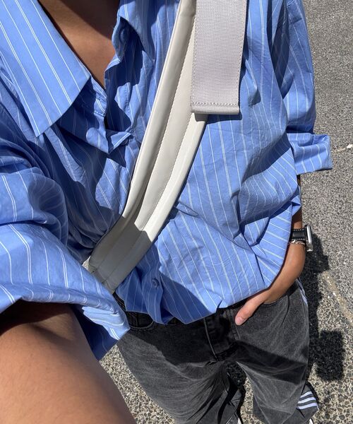 AVANDRESS(アバンドレス )の「Excel Stripe Overfit Shirt - 3COL(シャツ/ブラウス・レディース・チャコール/ブラック/スカイブルー・FREE)」の11枚目の写真