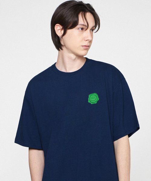 GRAVER（グレーバー）の「[ユニセックス]グリーンシーリングスモールドローイングスマイル半袖Tシャツ_ネイビー（Tシャツ/カットソー・レディース・ネイビー・SMALL/MEDIUM/LARGE）」の2枚目の写真