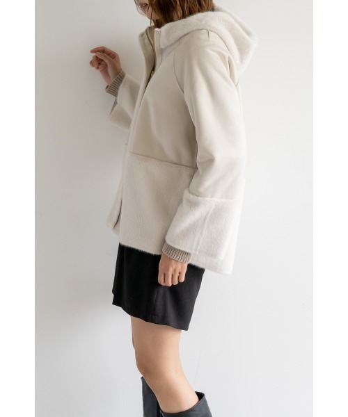 M.deux(エムドゥ)の「フェイクムートンファーコート(テーラードジャケット・レディース・キャメル/グレイッシュベージュ・MEDIUM)」の8枚目の写真