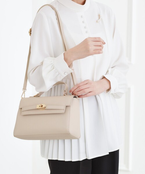 grove（グローブ）の「フラップベルトカクシボショルダー（ショルダーバッグ・レディース・ブラック/ライトベージュ/サックスブルー・00）」の2枚目の写真