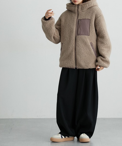 Soiunique（スワユニーク）の「中綿入りボアフードブルゾン　［Soiunique］（カバーオール・レディース・ブラック/モカ・L/M）」の6枚目の写真