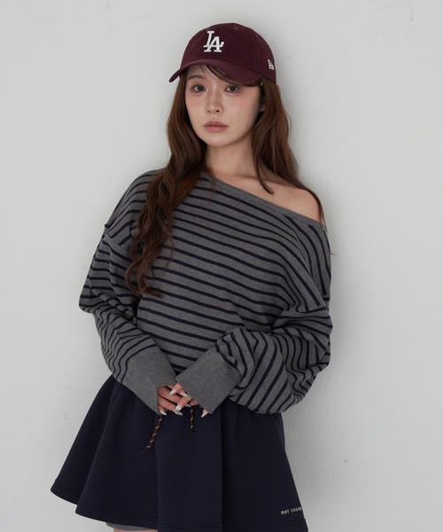 RAY CASSIN(レイカズン)の「ボーダーワンショルニット(ニット/セーター・レディース・レッド系その他2/アイボリー/ブラック系その他2/グレー系その他2・FREE)」の3枚目の写真