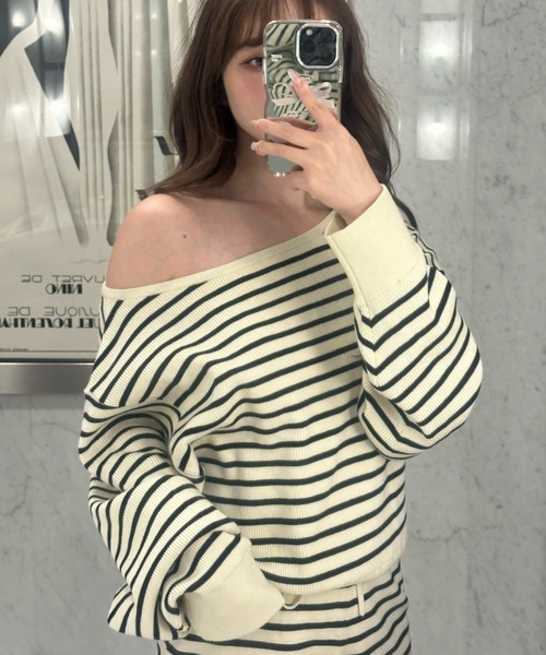 RAY CASSIN(レイカズン)の「ボーダーワンショルニット(ニット/セーター・レディース・レッド系その他2/アイボリー/ブラック系その他2/グレー系その他2・FREE)」の5枚目の写真