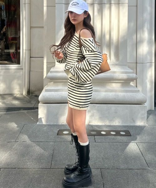 RAY CASSIN(レイカズン)の「ボーダーワンショルニット(ニット/セーター・レディース・レッド系その他2/アイボリー/ブラック系その他2/グレー系その他2・FREE)」の7枚目の写真