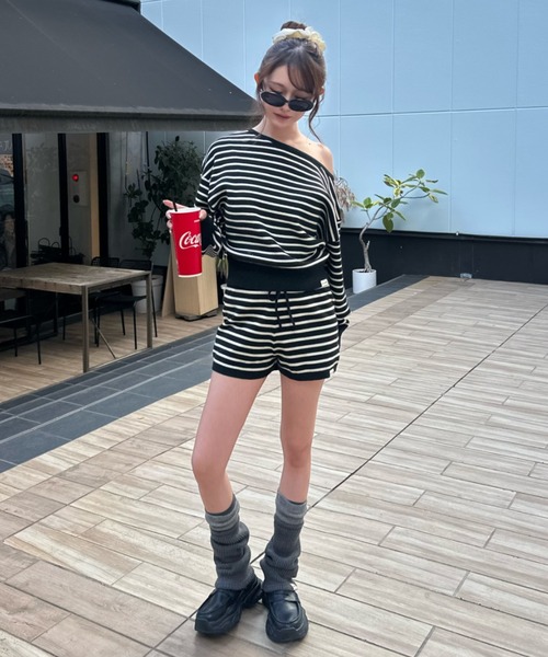 RAY CASSIN(レイカズン)の「ボーダーワンショルニット(ニット/セーター・レディース・レッド系その他2/アイボリー/ブラック系その他2/グレー系その他2・FREE)」の17枚目の写真