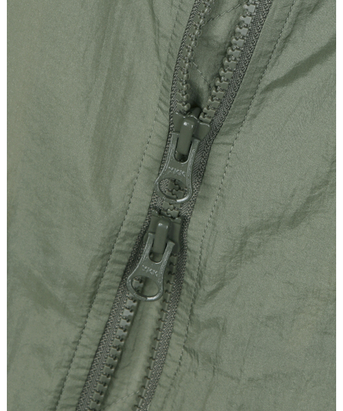 BESLOW(ビースロー)の「SHEER NYLON FLIGHT JACKET KHAKI GREY(ブルゾン・メンズ・その他・SMALL/MEDIUM/LARGE/X-LARGE)」の7枚目の写真