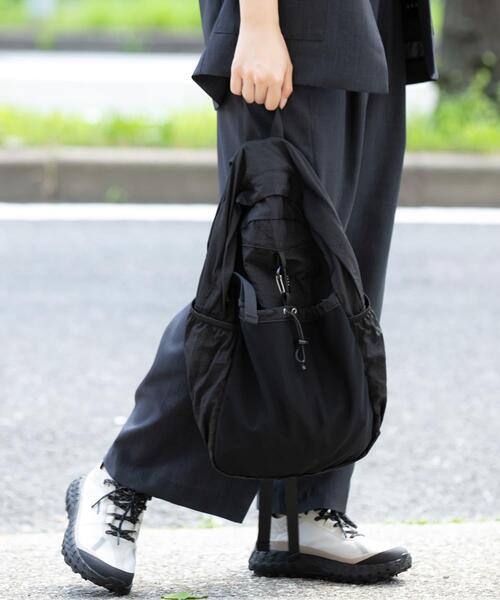 EKAL(エカル)の「EASY DAYPACK(ショルダーバッグ・レディース・ブラック/チャコールグレー・ONE)」の2枚目の写真