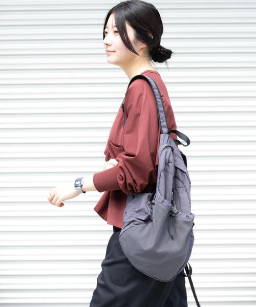 EKAL(エカル)の「EASY DAYPACK(ショルダーバッグ・レディース・ブラック/チャコールグレー・ONE)」の4枚目の写真