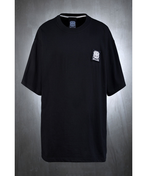 KIRTIMUKHA（キールティムカ）の「スクエア刺繍パッチルーズフィット半袖Tシャツブラック（Tシャツ/カットソー・レディース・その他・2/3）」の2枚目の写真