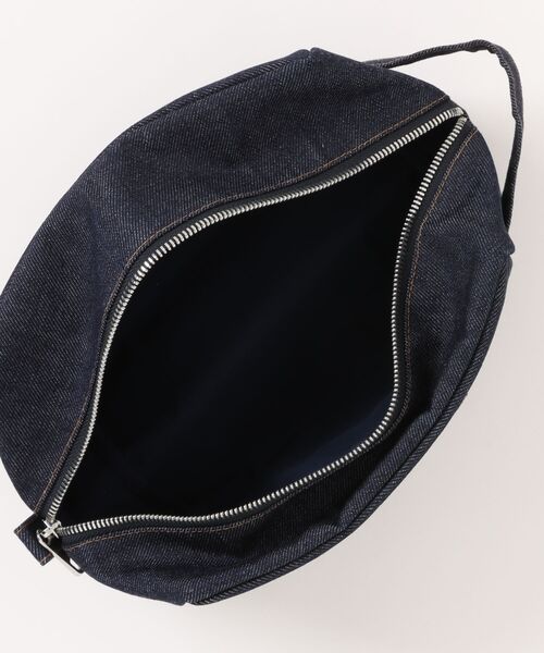 A.P.C.(アーペーセー)の「TROUSSE DE TOILETTE(ポーチ・メンズ・ブルー・ONESIZE)」の4枚目の写真