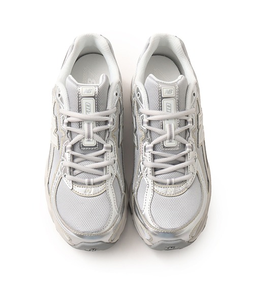 NEW BALANCE(ニューバランス)の「New Balance U7405I7 / ニューバランス U7405I7(スニーカー・レディース・シルバー・25.0cm/24.5cm/24.0cm/23.5cm/23.0cm)」の2枚目の写真