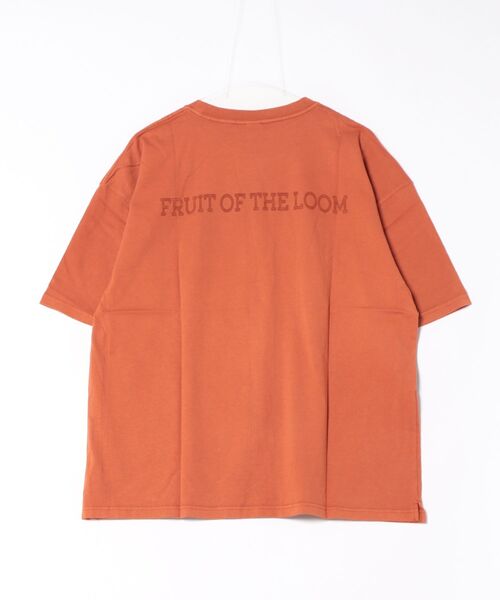 FRUIT OF THE LOOM(フルーツオブザルーム)の「【ST】【FRUIT OF THE LOOM】製品染め プリント入り BIG S/S T(Tシャツ/カットソー・レディース・ピンク/カーキ/ホワイト/レンガ・X-LARGE/MEDIUM/LARGE)」の5枚目の写真