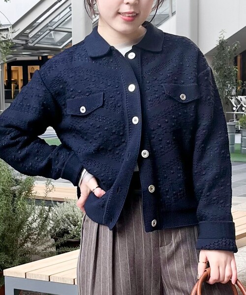 MICO COULIER（ミコクリエ）の「クロシェレース風衿付きカーディガン（カーディガン/ボレロ・レディース・ネイビー/ライトグレー・38）」の2枚目の写真