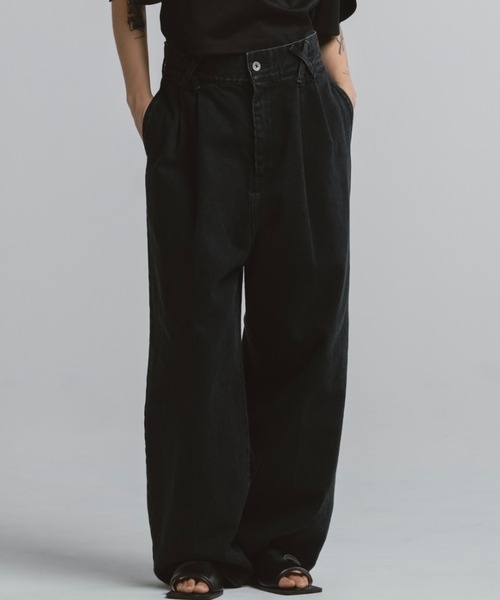 CINOH(チノ)の「2-TUCK DENIM TROUSERS BLACK(デニムパンツ・レディース・ブラック・4/3/2)」の10枚目の写真