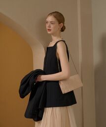 cle blatt（クレブラット）の「スクエアネックシェイプジレ（ベスト）」