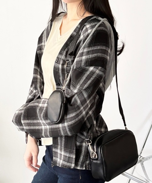 Dewlily(デューリリー)の「カジュアルに抜け感を足す一枚 レイヤード風フード付きチェックシャツ(シャツ/ブラウス・レディース・ブラック/ネイビー・S/M/L)」の18枚目の写真