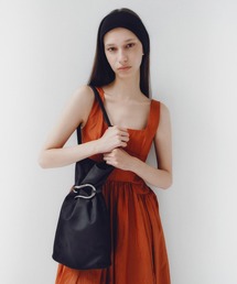 LE VERNIS | LE VERNIS(ル・ベルニ)Poire bucket bag M(ショルダーバッグ)
