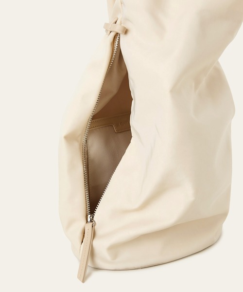 LE VERNIS(ル・ベルニ)の「LE VERNIS(ル・ベルニ)Poire bucket bag M(ショルダーバッグ・レディース・ブラック/グレー/ホワイト・FREE)」の10枚目の写真