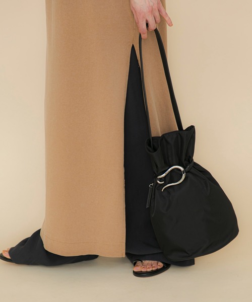 LE VERNIS(ル・ベルニ)の「LE VERNIS(ル・ベルニ)Poire bucket bag M(ショルダーバッグ・レディース・ブラック/グレー/ホワイト・FREE)」の19枚目の写真