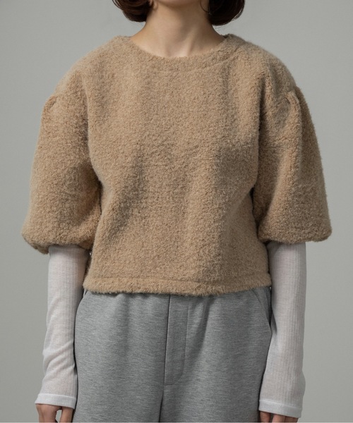 lawgy(ラウジー)の「fluffy puff shoulder short tops / フラッフィーパフショルダーショートトップス(その他トップス・レディース・アイボリー/ブラック/ベージュ・FREE)」の3枚目の写真
