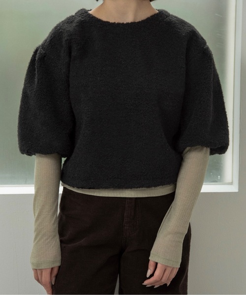lawgy(ラウジー)の「fluffy puff shoulder short tops / フラッフィーパフショルダーショートトップス(その他トップス・レディース・アイボリー/ブラック/ベージュ・FREE)」の2枚目の写真
