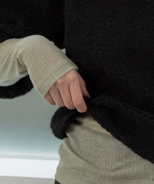 lawgy(ラウジー)の「fluffy puff shoulder short tops / フラッフィーパフショルダーショートトップス(その他トップス・レディース・アイボリー/ブラック/ベージュ・FREE)」の8枚目の写真