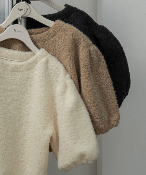 lawgy(ラウジー)の「fluffy puff shoulder short tops / フラッフィーパフショルダーショートトップス(その他トップス・レディース・アイボリー/ブラック/ベージュ・FREE)」の11枚目の写真